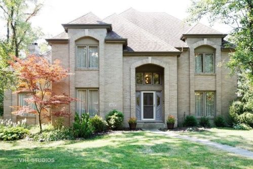 317 Apple River Dr, Naperville, IL 60565-6326