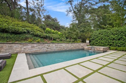 271 Hillside Dr, Atlanta GA  30342-3623 exterior