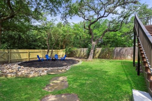 6517 Fair Vly Trl, Austin TX  78749-1250 exterior