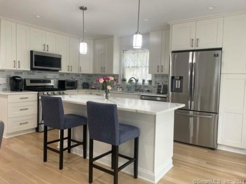 107 Halstead Ave, Greenwich CT  06831-4913 exterior