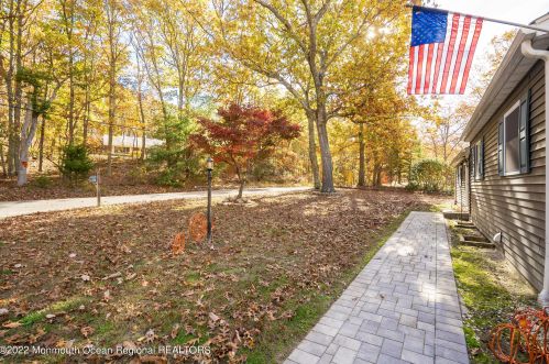 18 Francis Mills Rd, East Freehold NJ  07728-7944 exterior