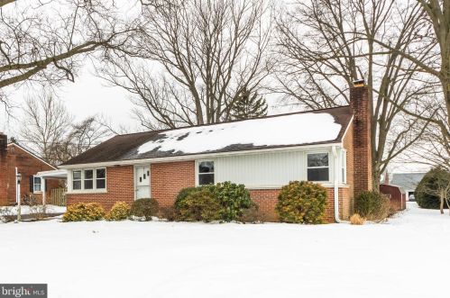150 Iris Dr, Lancaster, PA 17602-3407