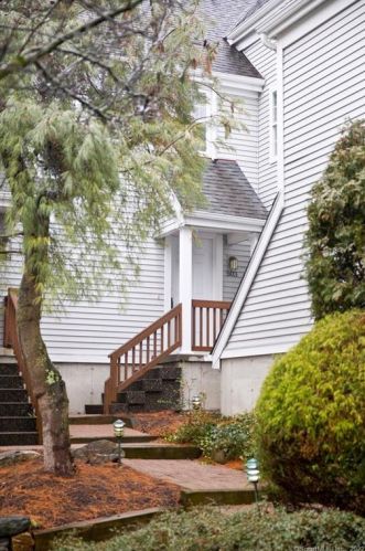 503 Foxboro Dr, Norwalk, CT 06851-1157