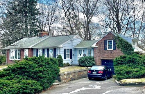 34 Dexterdale Dr, Warwick, RI 02886-9417