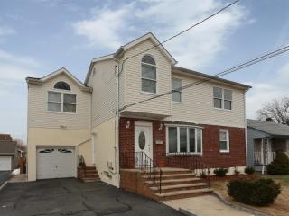306 Locust Ave, Garwood, NJ 07027-1307