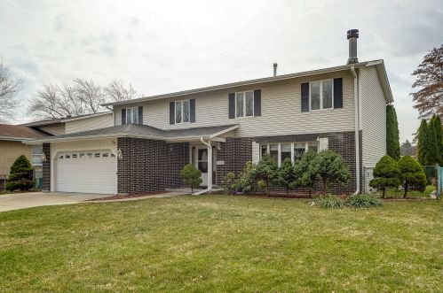 57 King Henry Ct, Palatine, IL 60067-2635