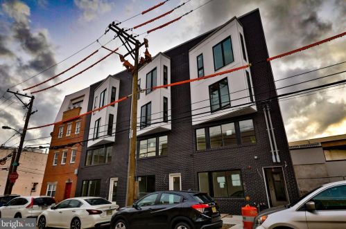 402 Front St, Philadelphia PA 19147-1701 exterior