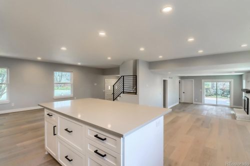 8168 Hinsdale Dr, Englewood CO 80112-1910 exterior