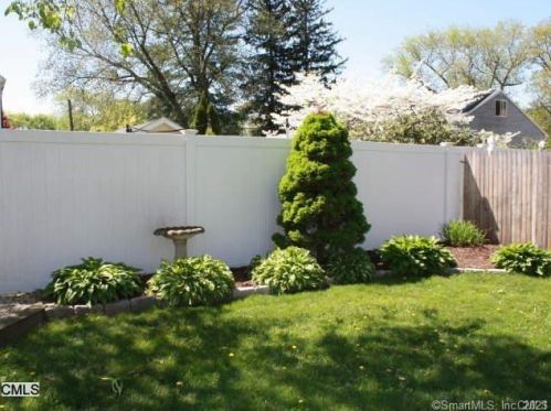 9 Triangle St, Norwalk CT  06855-1603 exterior