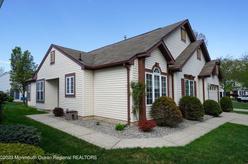 11 Brockton Sq, Jackson Twp, NJ 08527-3930