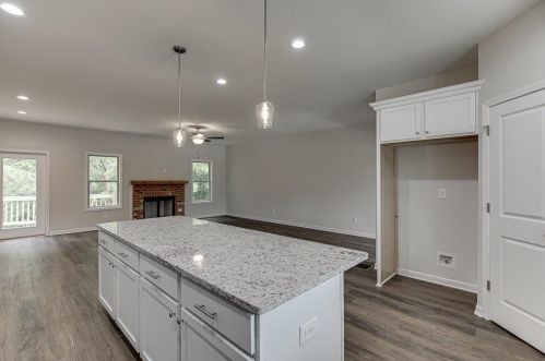 601 Lakeview Bnd Cir, Jefferson GA  30549-7061 exterior