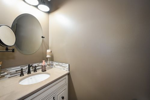 885 Chatham Dr, Carol Stream IL  60188-2979 exterior