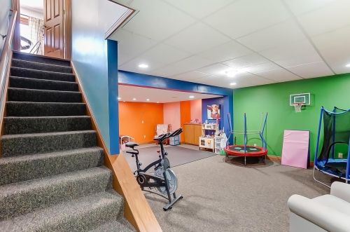 5253 Hearthstone Dr, Springfield OH  45502-8364 exterior