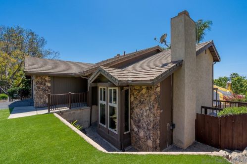 1715 The Woods Dr, El Cajon, CA 92019-3671