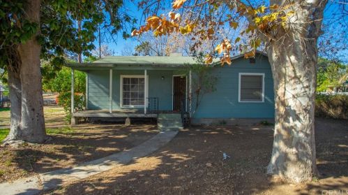 994 Jackson St, Colton, CA 92324-1930
