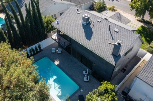 5810 Mammoth Ave, Van Nuys CA  91401-4419 exterior