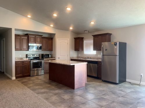 2822 2900, Roosevelt, UT 84066-5533