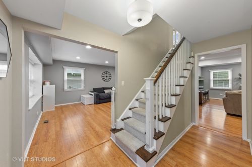 146 Stonegate Rd, Buffalo Grove, IL 60089-1961