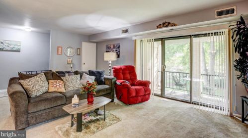 33 Valleybrook Dr, Lancaster PA  17601-4612 exterior