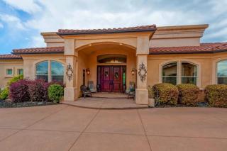 872 Whispering Winds Ln, Chico, CA 95928-4039