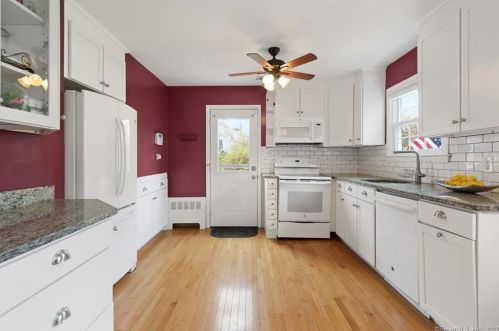 44 Manor Ln, Wapping, CT 06074-3215