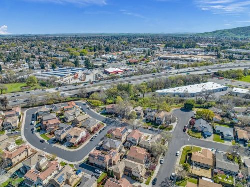 413 Comstock Way, Vacaville CA  95688-3128 exterior