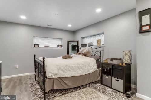 6803 Braddock Rd, Springfield VA  22151-3016 exterior