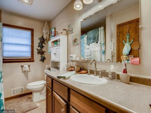 1005 Geranium Ave, Saint Paul MN  55106-2708 exterior