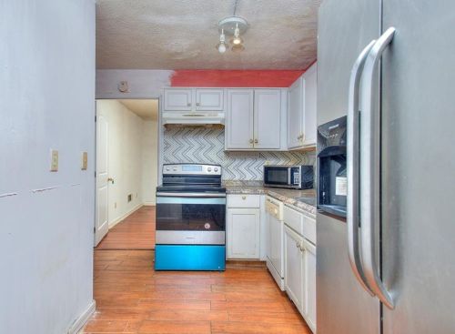 2570 Bradford Sq, Atlanta GA  30345-1366 exterior