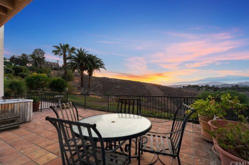 2227 El Capitan Dr, Riverside, CA 92506-4615