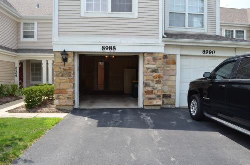 8988 Heathwood Cir, Niles IL  60714-5814 exterior