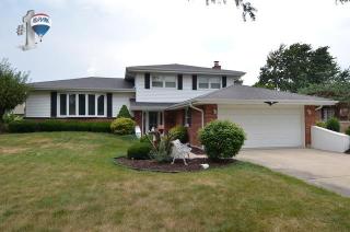 7214 Emerson Dr, Oak Brook, IL 60561-3717