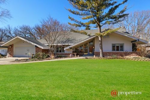 70 Elmwood Ln, Half Day, IL 60069-3116
