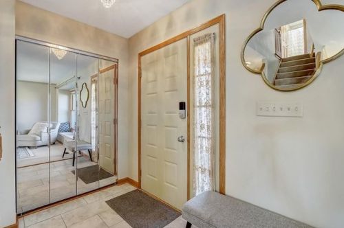 840 Debra Ln, Elk Grove Vlg, IL 60007-3042