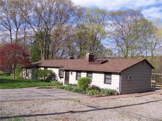 15 Treeland Rd, Huntington CT  06484-2730 exterior