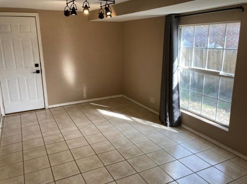 1010 Main St, Carrollton TX  75006-6206 exterior