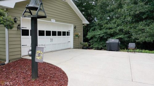 4153 Highway 155, Stockbridge GA  30281-4011 exterior