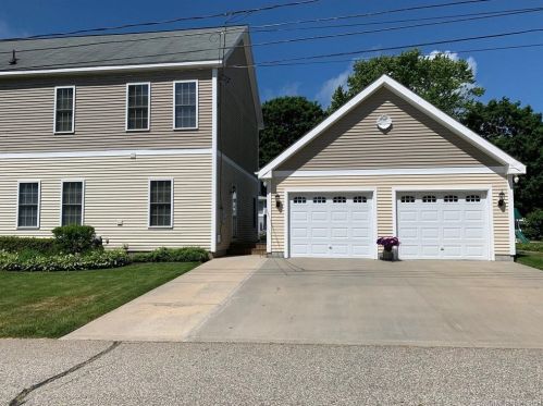 33 Crescent Ave, Niantic CT  06357-3033 exterior
