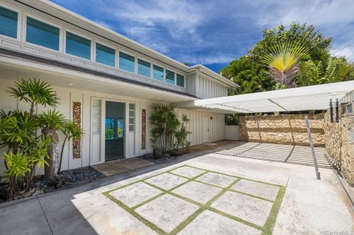 4981 Kalanianaole Hwy, Honolulu, HI 96821-1558