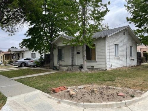 8402 Jackson St, Paramount, CA 90723-5544