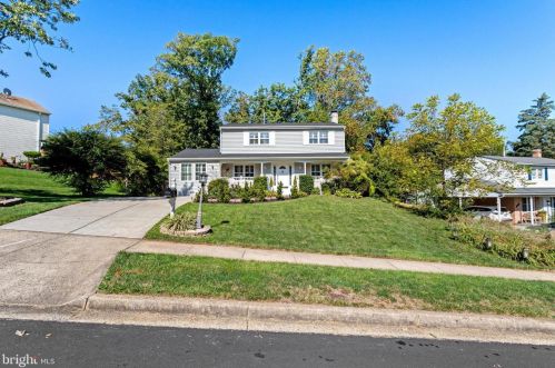 6808 Houndmaster Rd, Springfield VA  22152-2715 exterior