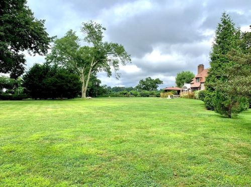 16 Point Rd, Norwalk CT  06854-5006 exterior
