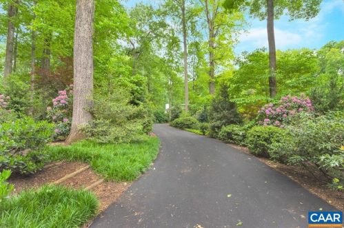 866 Tanglewood Rd, Charlottesville, VA 22901-7817