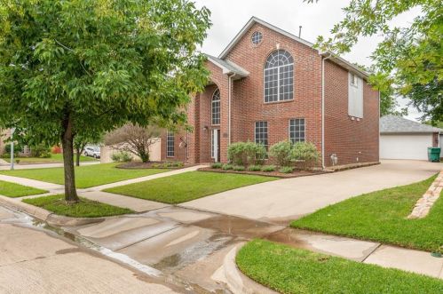 8101 Salt River Rd, Fort Worth, TX 76137-5207