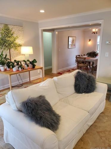 18 Grey Rock Dr, Greenwich CT  06831-4233 exterior