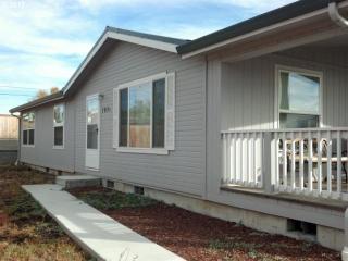 797 12th Ave, Elgin, OR 97827-9632