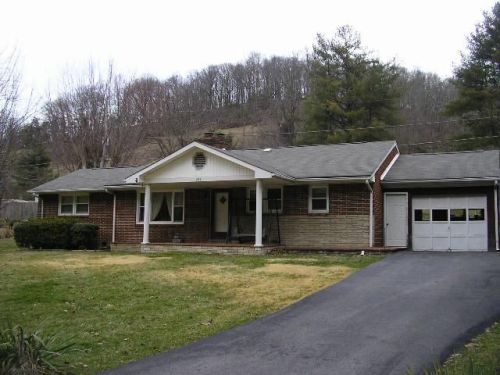 247 Harris Ln, Thomas Bridge, VA 24354-6382