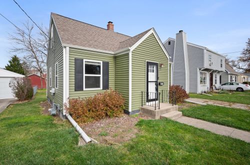 835 Albert Ave, Sycamore, IL 60178-1601