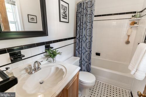 1805 Myrtle Rd, Silver Spring MD 20902-4006 exterior