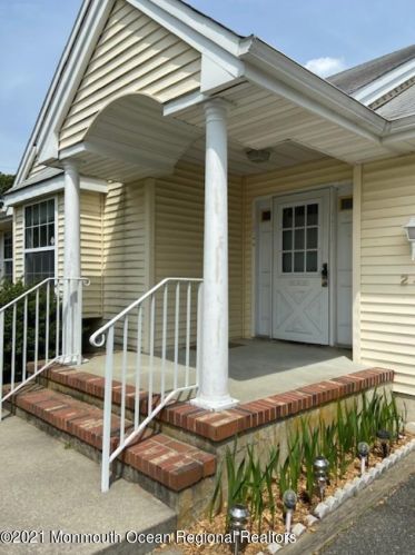 249 Sunset Dr, Lacey, NJ 08731-2915
